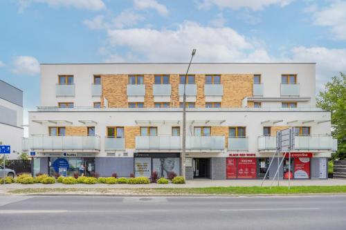 Зовнішній вигляд готелю, Modern Apartments with AC and Parking in Konstancin - Jeziorna by Noclegi Renters in Констанцін-Єзьорна