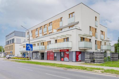 Зовнішній вигляд готелю, Modern Apartments with AC and Parking in Konstancin - Jeziorna by Noclegi Renters in Констанцін-Єзьорна