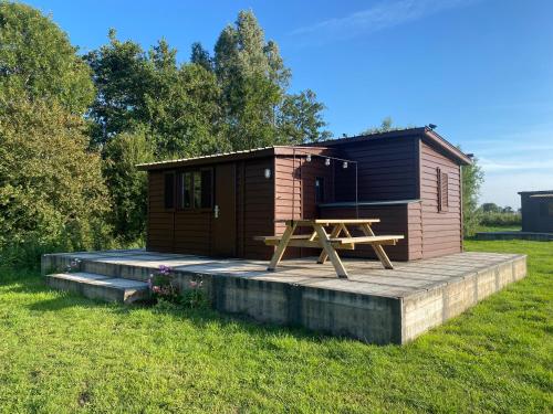 2 bedrooms, 3 beds