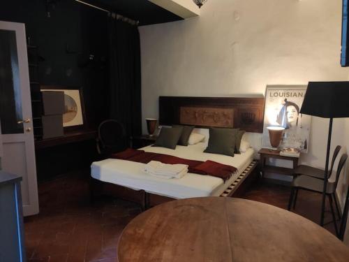 Lovely portion of property near Piazza Santo Spirito 3