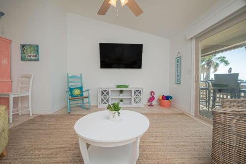 Simply Wonderful Condo with Bayview Private Pier and Pools in Rockport, USA