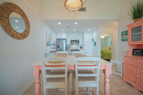 Simply Wonderful Condo with Bayview Private Pier and Pools in Rockport, USA