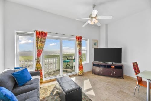 Calypso Ocean View Condo with 3 bedrooms and Pool in Galveston, USA