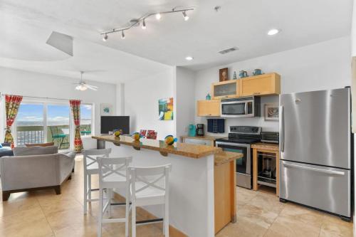 Calypso Ocean View Condo with 3 bedrooms and Pool in Galveston, USA