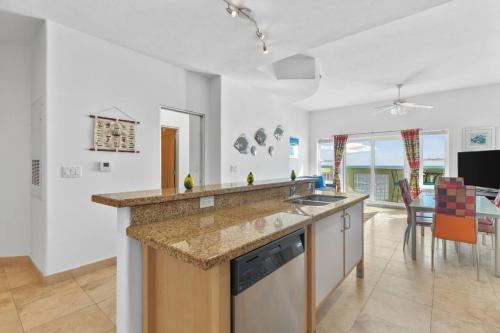 Calypso Ocean View Condo with 3 bedrooms and Pool in Galveston, USA