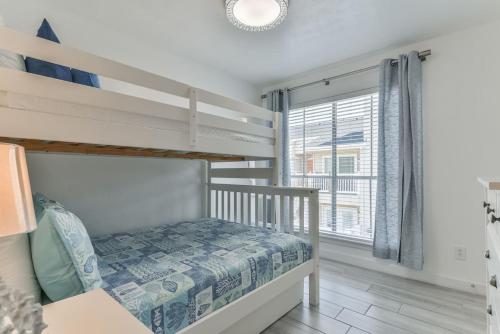 Coastal Paradise Condo with 2 Bedrooms and Pool