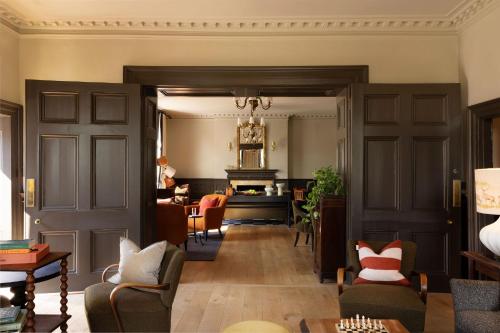 Pub/Lounge, New Park Manor Hotel in Brokenhurst