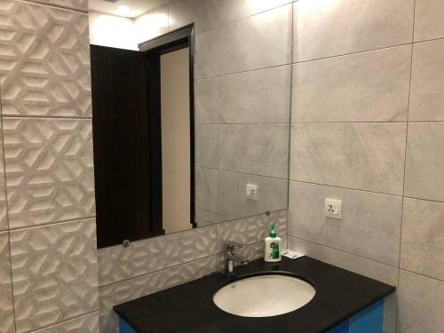 2 Bedroom Luxury Apartment - The Opus Luxury Residences by Book N Rent - main image