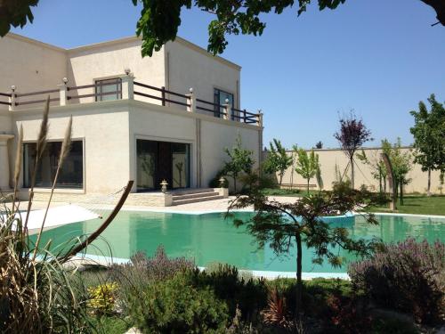 Mardakan White Villa - Tap to explore photos