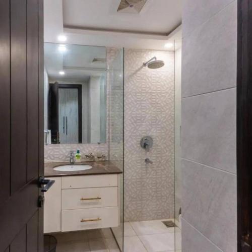 BNR - The Opus Residences - Studio Luxury Apartment Gulberg - image 2