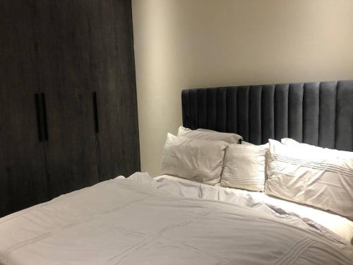 BNR - The Opus Residences - Studio Luxury Apartment Gulberg - image 8