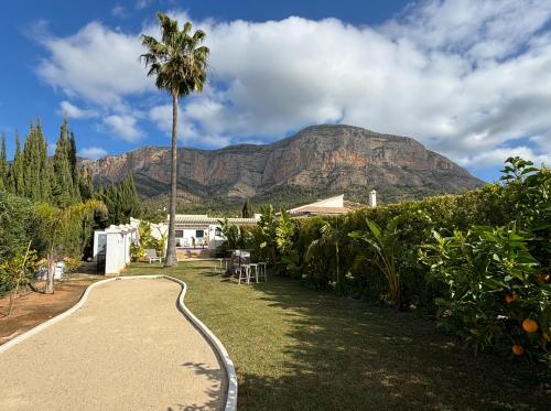 حديقة, Design Villa with Private Pool in Montgo de Toscamar