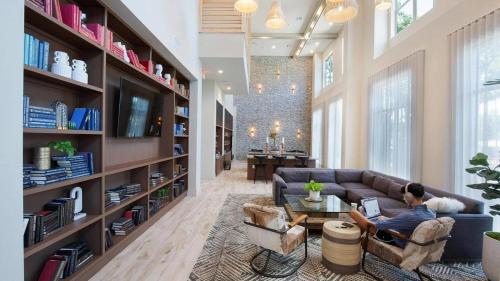 Landing at The Monroe - 1 Bedroom in Montopolis in Austin, USA