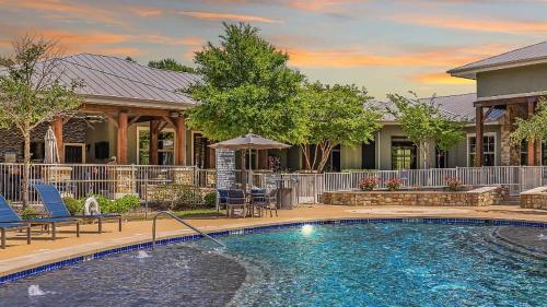 Landing at Bridge at Indigo - 2 Bedrooms in Avery Ranch Lakeline in Austin, USA