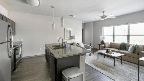 Landing at Bottle House of Main - 2 Bedrooms in Fort Worth in Fort Worth, USA