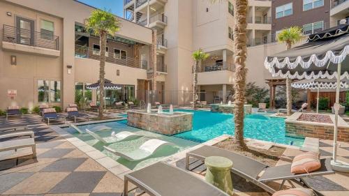 Landing at Bottle House of Main - 2 Bedrooms in Fort Worth in Fort Worth, USA
