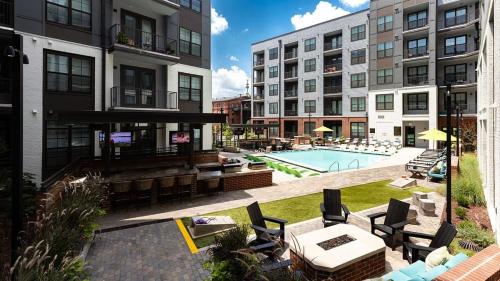 Landing at Abberly Foundry - 2 Bedrooms in Watkins Park in Nashville, USA