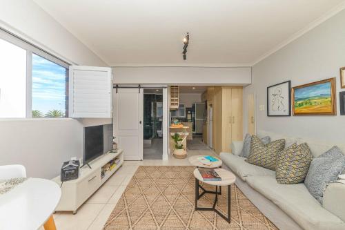 Mouille Point Studio including welcome basket - image 13