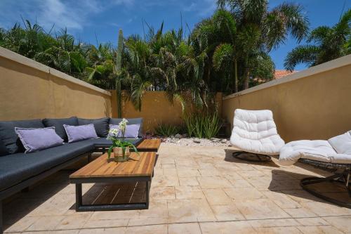 3 minutes from best beaches in Aruba! Luxury Tropical Townhouse at Gold Coast Aruba - image 3