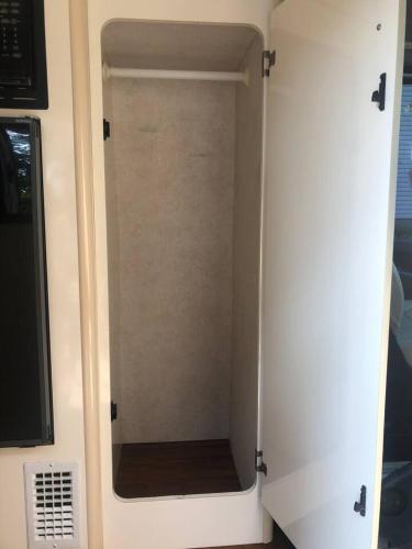 Private and cozy RV with full hookups in a convenient area with direct bus to NYC Manhattan only 2 blocks away