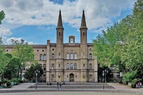 HolidayHome Apartments I Large 3 room apartment in the best location in Kreuzberg - image 3