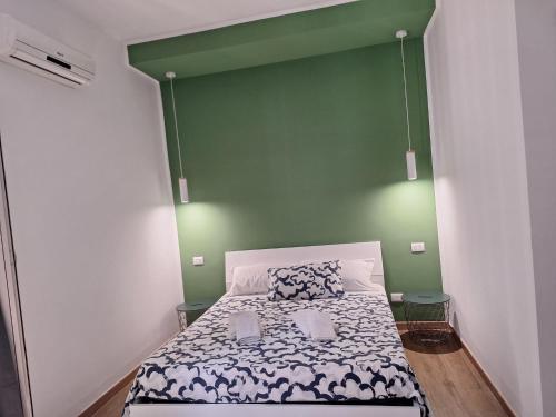 1 king bed, 1 double bed