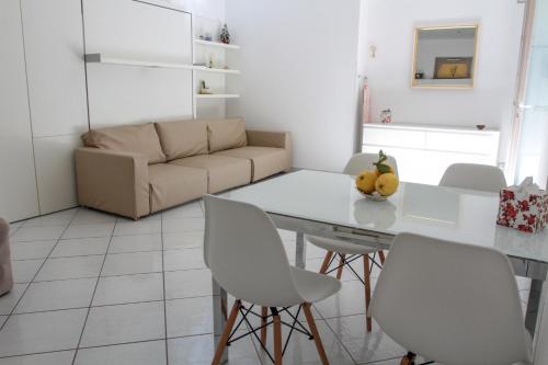 One-Bedroom Apartment image 9