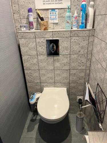 ห้องน้ำ, close du verger in แทรลิเย