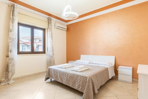 GuestHost - Apartment with Terrace in Aci Catena, Aci Catena