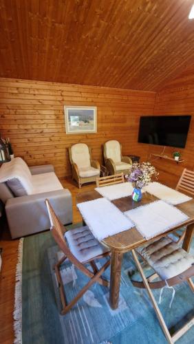 Shared lounge/TV area, Chalet Villa Mosquito in Vale da Lama