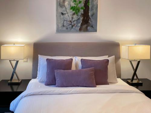 Stunning Sea and Marina View Apartment - image 10