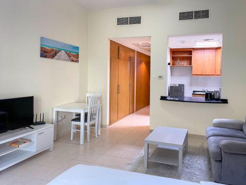 Convenient studio near Metro - main image
