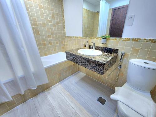 Marina and Sea View Luxury Apartment - main image