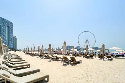 Marina and Sea View Luxury Apartment - image 11