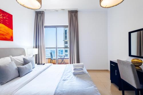 Stunning Marina View Luxury Apartment - image 11