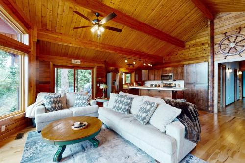 Hammersley Beach Cabin in Shelton