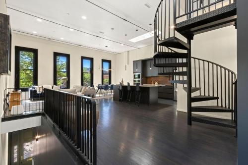 NEW! Modern Scandinavian Loft in Old Town Square in Fort Collins, USA