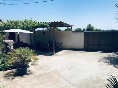 APPARTEMENT TOUT CONFORT AVEC PARKING FERMÉ 4