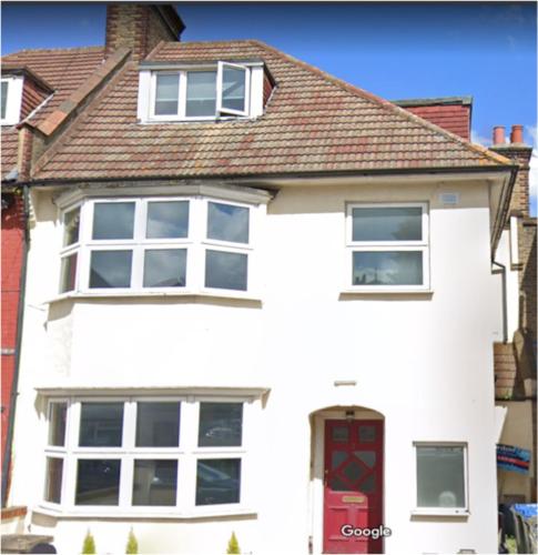 Amazing 6 bedroom house with free parking on site.