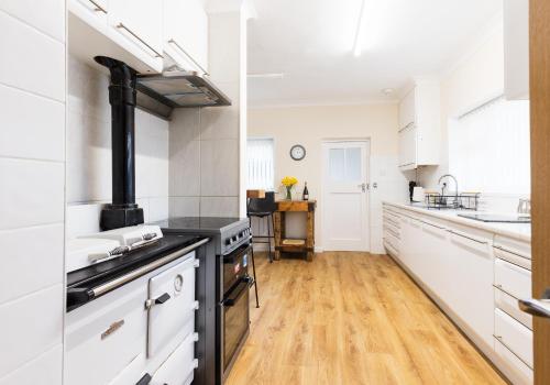 Pared Isaf in 卡迪簡