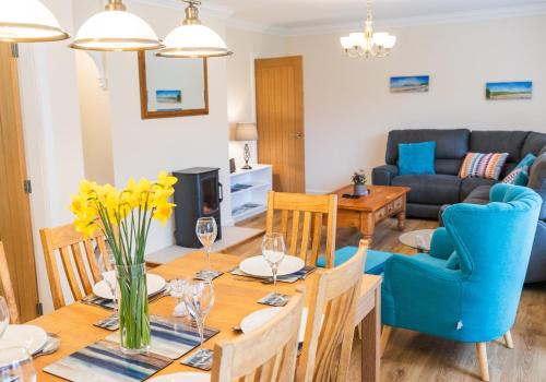 Pared Isaf in 卡迪簡