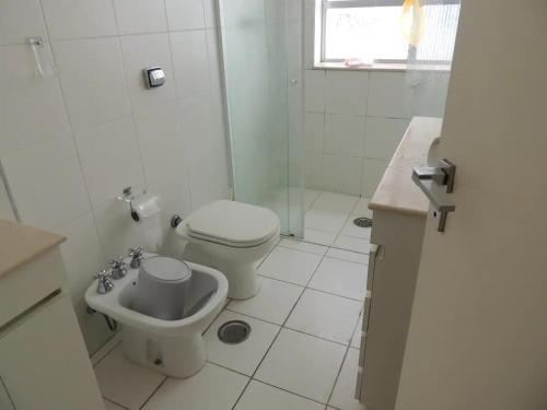 Apto beira mar - Praia de Pitangueiras Guarujá (Apto beira mar - Praia de Pitangueiras Guaruja) in บาร์ราฟุนดา