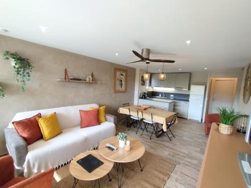 Les GRANDES ONDINES appartement avec accès direct à la plage et petite vue mer