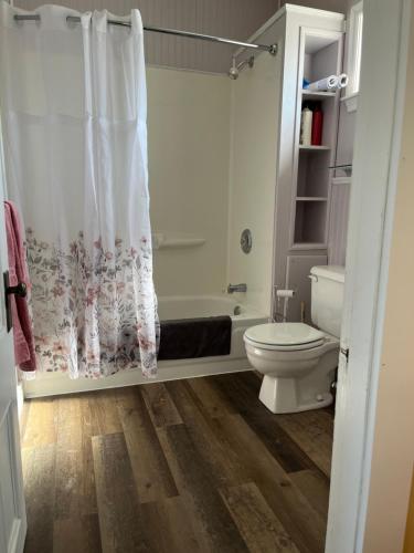 Pancuran, MacGregors But and Ben in Pictou (NS)