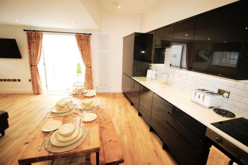 Sleeps 4 - Town Centre - Very High End Renovation - Private Garden - Close to Train Station - Fast Wifi, Berwick-Upon-Tweed (foto 4)