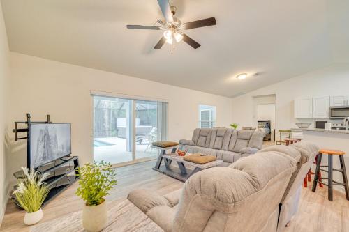 Near State Parks! Crystal River Home w/ Hot Tub in Inglis (FL)