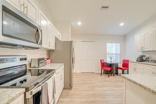 Near State Parks! Crystal River Home w/ Hot Tub in Inglis (FL)