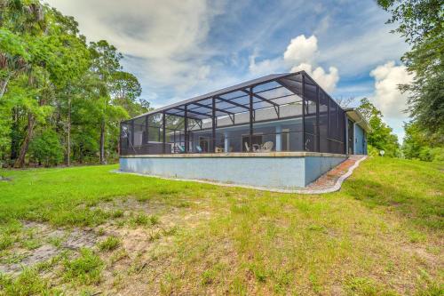 Near State Parks! Crystal River Home w/ Hot Tub in Inglis (FL)