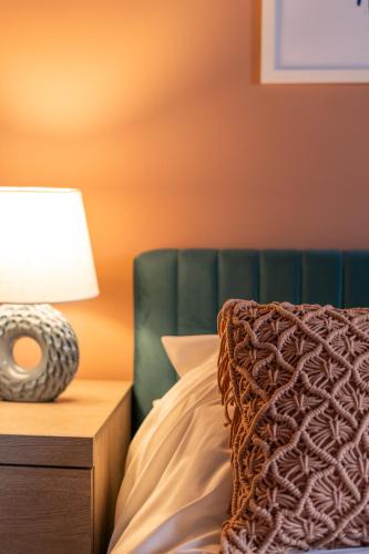 Swiper - 1 Bedroom Luxury Apartment by Mint Stays
