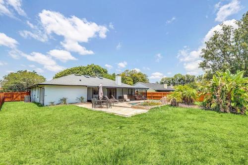 Tranquil Oasis 4BR Pool Home in Kelet-Orlando